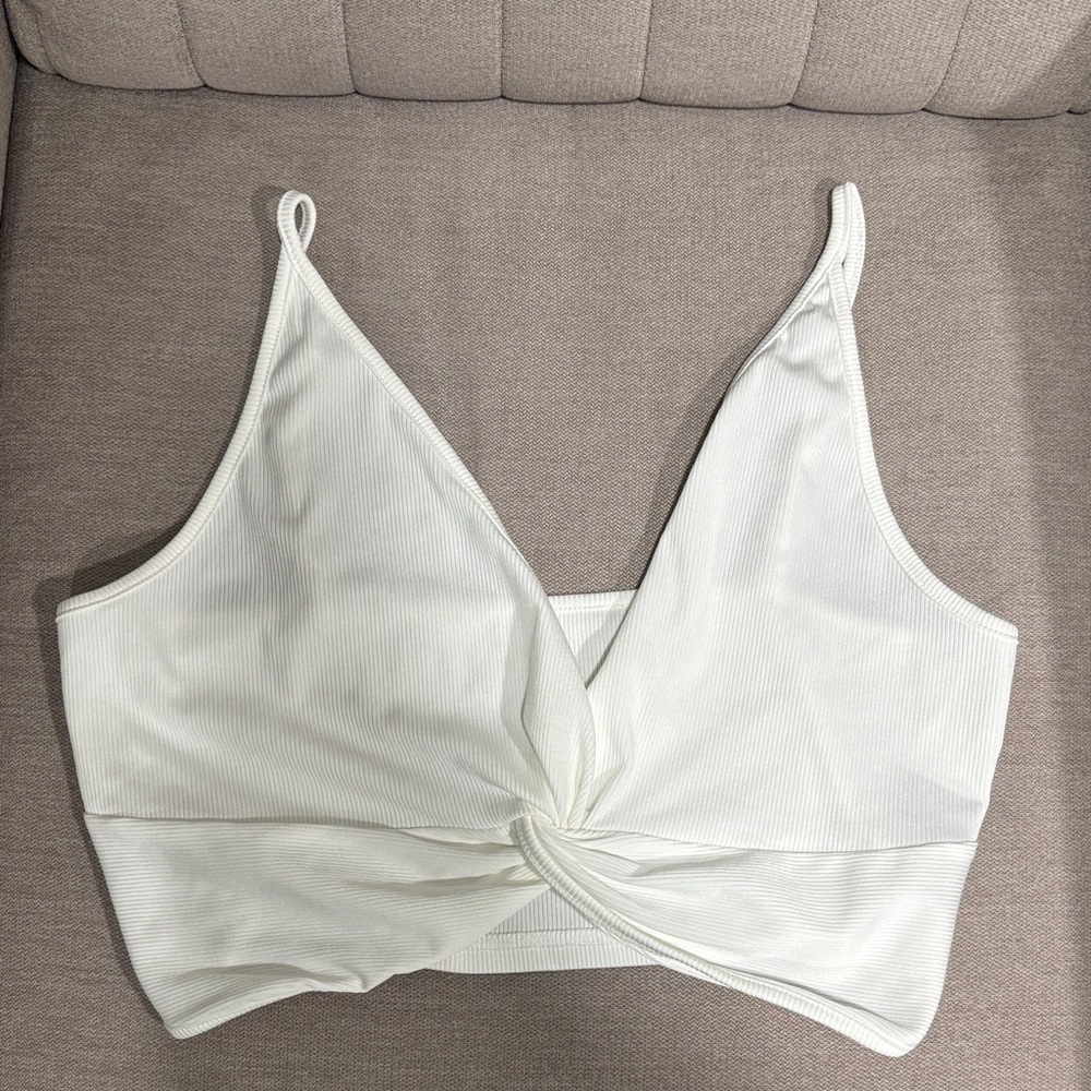 🌵3/$15 🌵 White Twist Front Crop Top